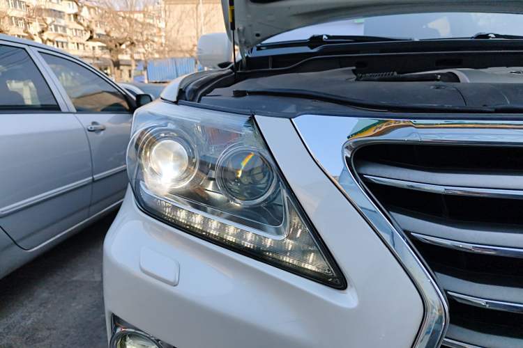 Used Lexus LX 2012 570
