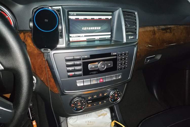 Used Mercedes-Benz M-Class 2012 ML 350 Sport Edition Audio And AC Panel