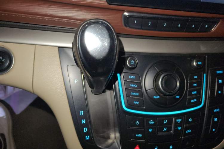 Used Buick GL8 2015 2.4L Luxury Business Premium Edition