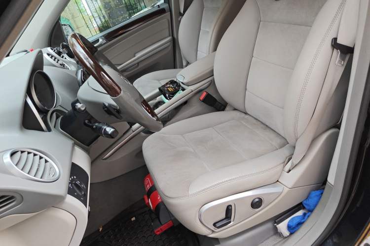 Used Mercedes-Benz M-Class 2010 ML 300 4MATIC