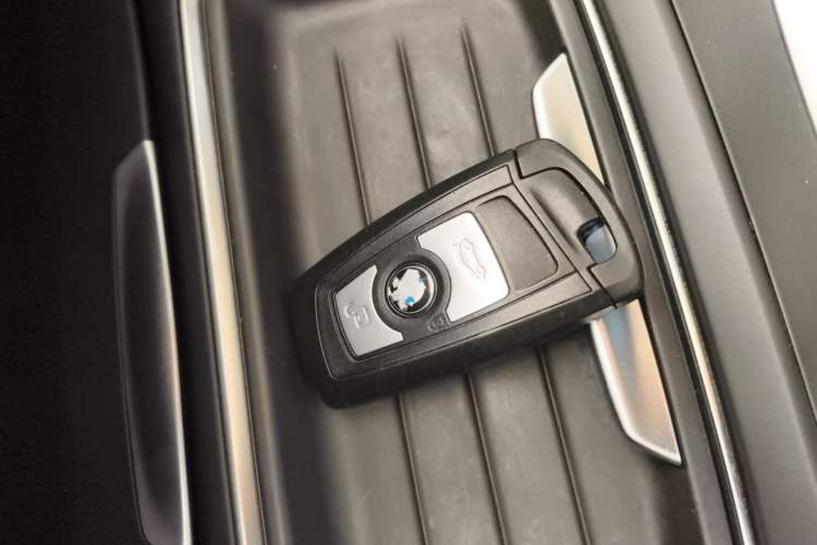 Used BMW 3 Series 2015 320i Fashion Model