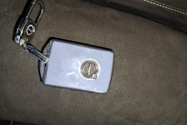 Used Volvo XC60 New Energy 2019 T8 E-Drive Hybrid Intelligent Luxury Sport Edition China V Standard