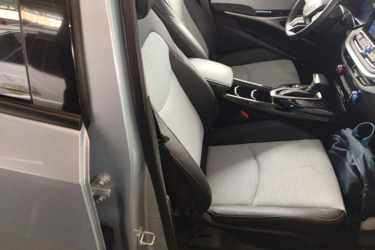 Used Chevrolet Menlo 2022 Starry Edition Right Front Seat