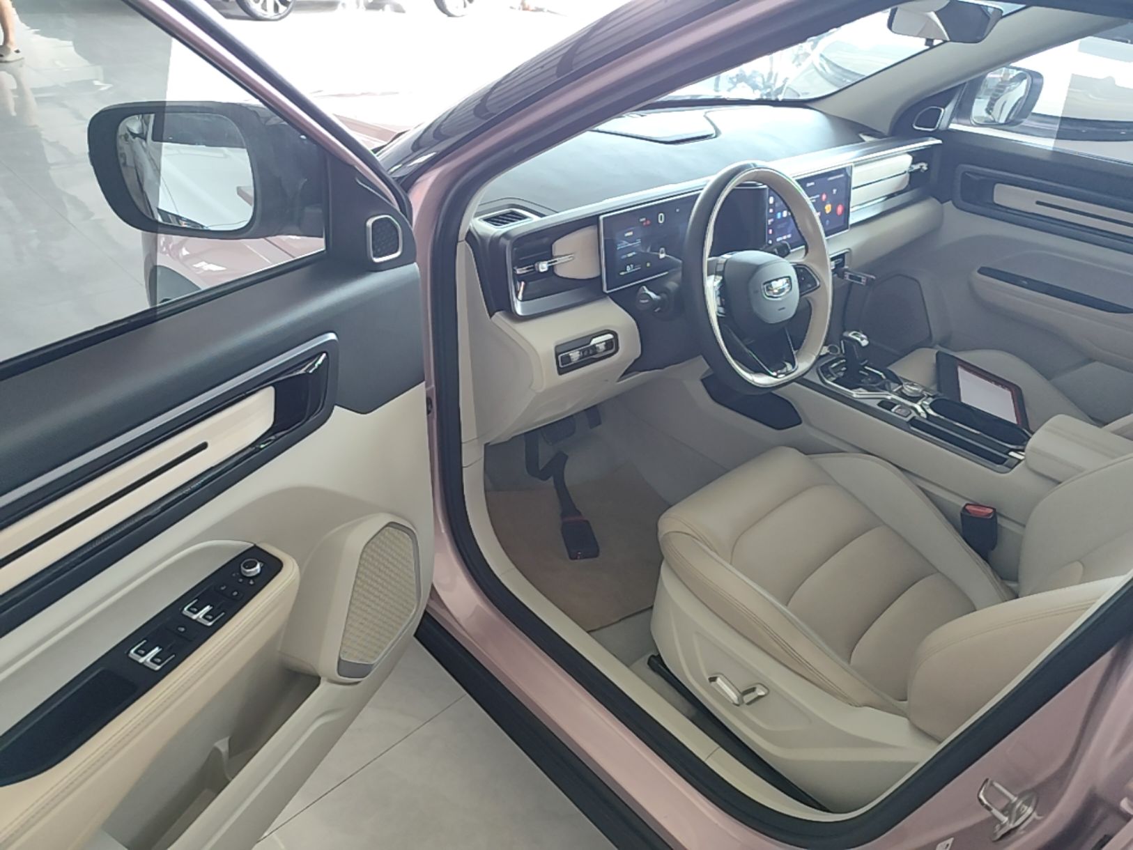 Geely Auto icon 2023 1.5TD Chocolate Smoothie Edition — снимка 18