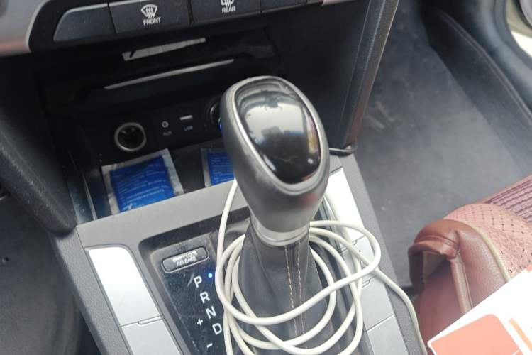 Used Hyundai Elantra (6th Generation / Lingdong) 2016 1.6L Automatic ZhiXuan · Luxury Version
