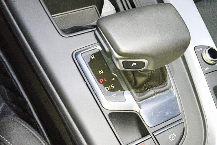 Used Audi A4L 2022 40 TFSI Fashion Dynamic Model Gear Lever