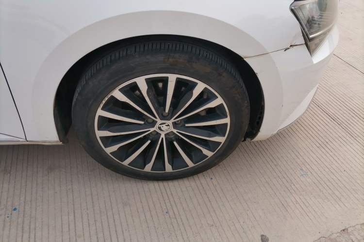 Used Skoda Superb 2018 TSI280 DSG Comfort Edition China V Standard Right Front Wheel Hub