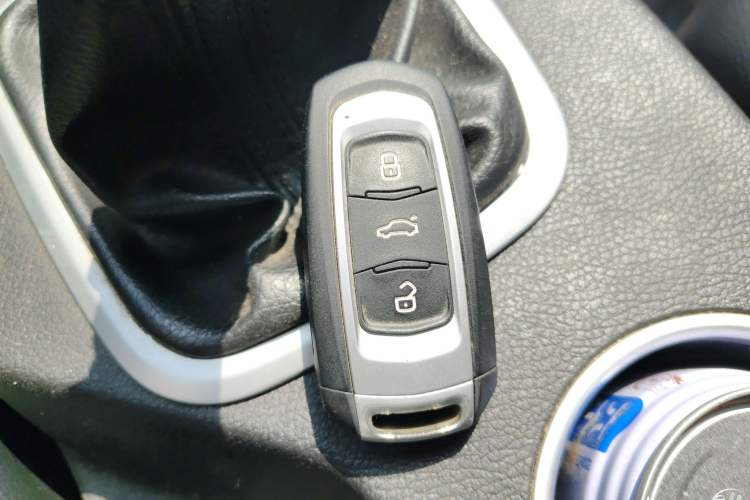 Used Geely Auto Vision X6 2016 1.8L Manual Luxury Model