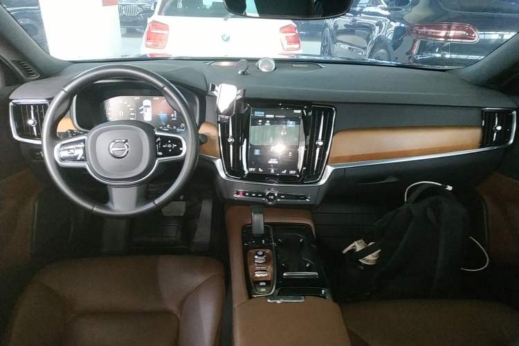 Used Volvo S90 New Energy 2021 T8 eDrive Hybrid Zhiyi Luxury Edition Center Console