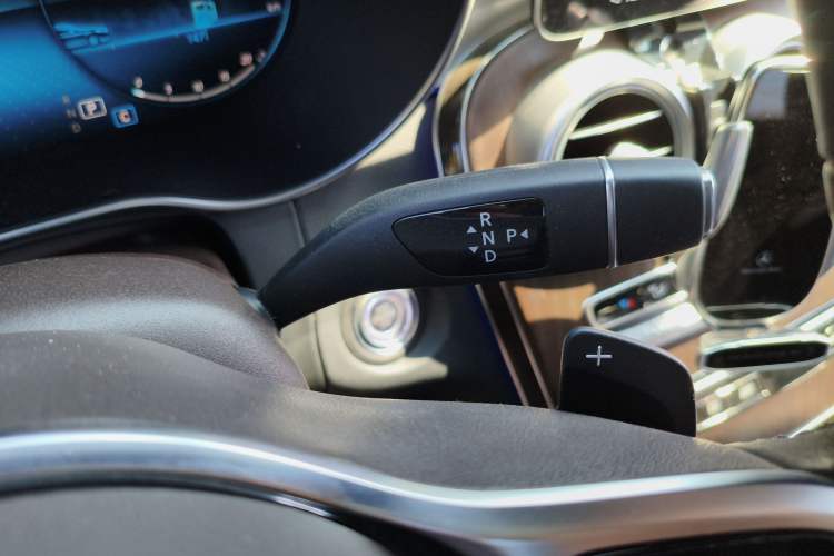 Used Mercedes-Benz GLC 2022 Second Facelift GLC 260 L 4MATIC Luxury Edition Gear Lever