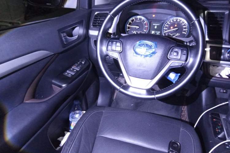 Used Toyota Highlander 2017 2.0T Four-Wheel Drive Luxury Edition 7 Seats Steering Wheel