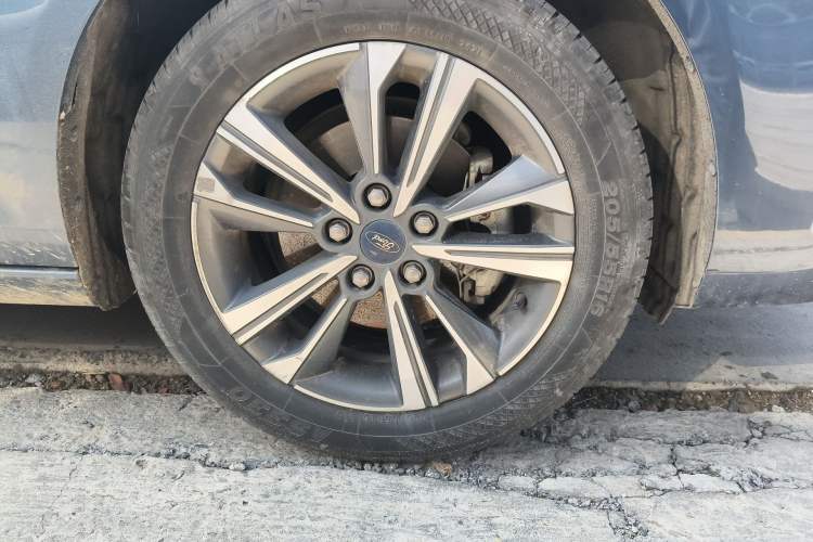 Used Ford Escort 2021 1.5L Automatic Diamond Edition Right Front Wheel Hub