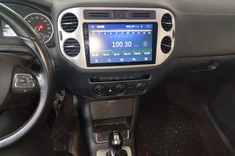 Used Volkswagen Tiguan 2016 280TSI Automatic Two-Wheel Drive Silk Road Comfort Edition Audio And AC Panel