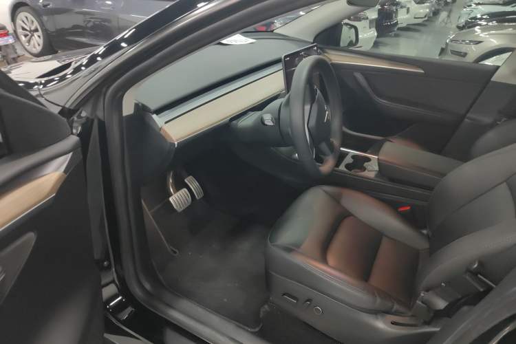 Used Tesla Model Y 2023 High-Performance All-Wheel-Drive Version