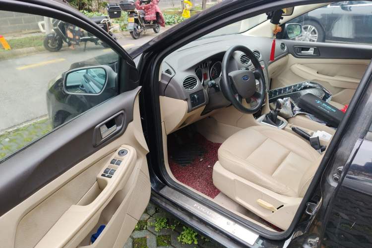 Used Ford Focus 2013 Sedan Classic 1.8L Manual Base Model
