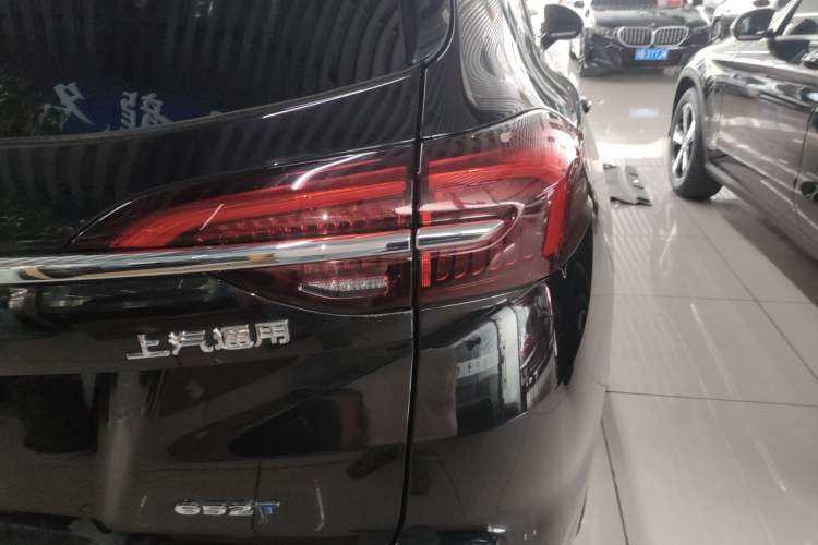 Used Buick Envision 2023 Encore Plus 652T Five-Seat Luxury Model Right Rear Taillight