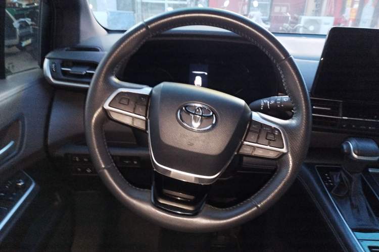 Used Toyota SIENNA 2024 2.5L Hybrid Four-Wheel Drive Prestige Edition