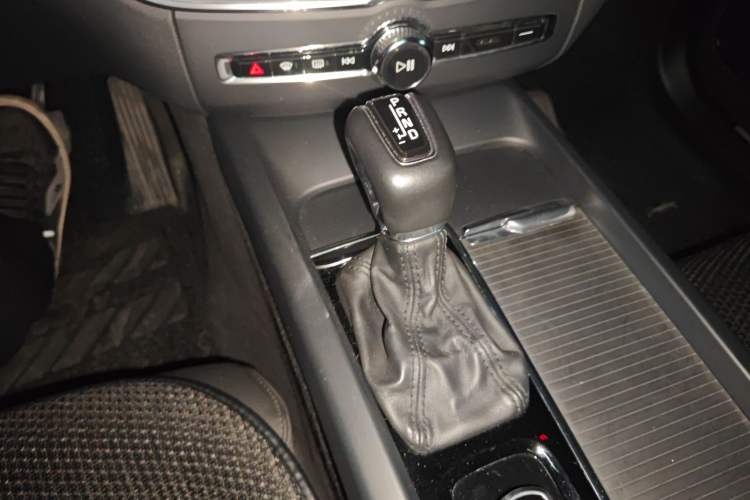 Used Volvo XC60 2019 T5 4x4 Smart Edition China VI Standard
