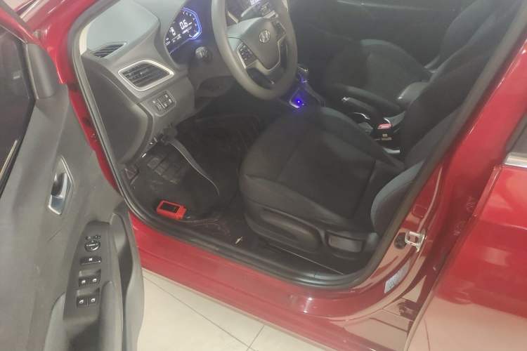 Used Hyundai Verna (new generation) 2020 1.4L CVT GLS Cool Edition Interior 2