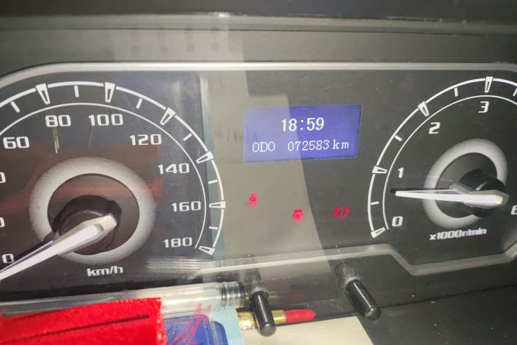 Used SAIC MAXUS Xintu V80 2019 2.5T Classic Model 6-Speed Manual – Aoyuntong Short Wheelbase Ultra-Low Roof 5/6 Seats