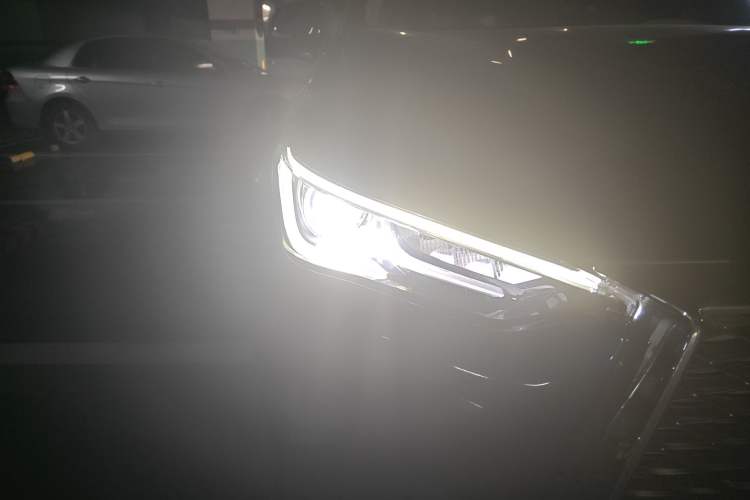 Used Infiniti QX50 2018 2.0T Four-Wheel Drive Elite Edition Right Front Headlight