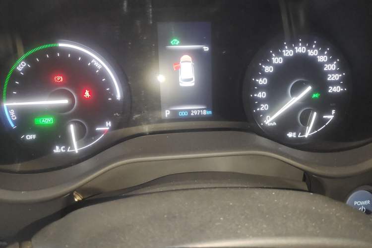 Used Toyota SIENNA 2023 2.5L Hybrid Deluxe Edition Odometer Close Up