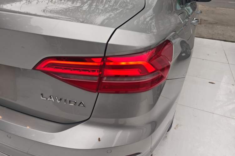 Used Volkswagen Lavida 2019 1.5L Automatic Comfort Edition China VI Standard Right Rear Taillight