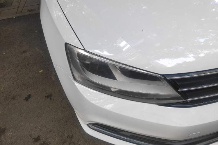 Used Volkswagen Sagitar 2017 1.6L Automatic Comfort Model Right Front Headlight