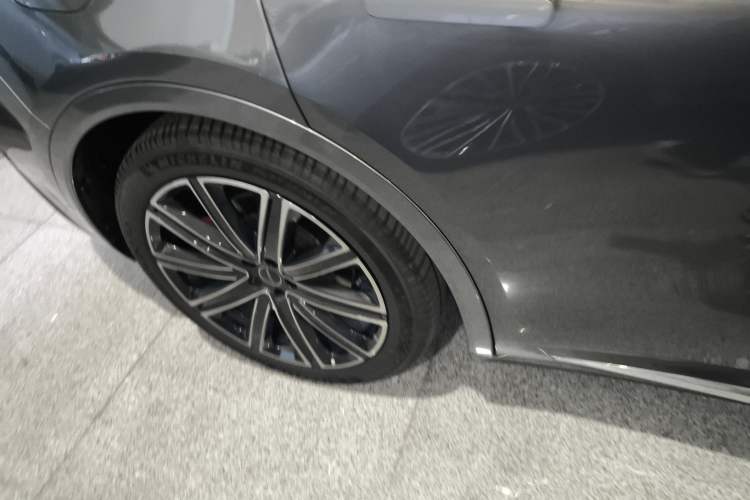 Used Hima Luxeed R7 2025 Extended-Range 331km Ultra
