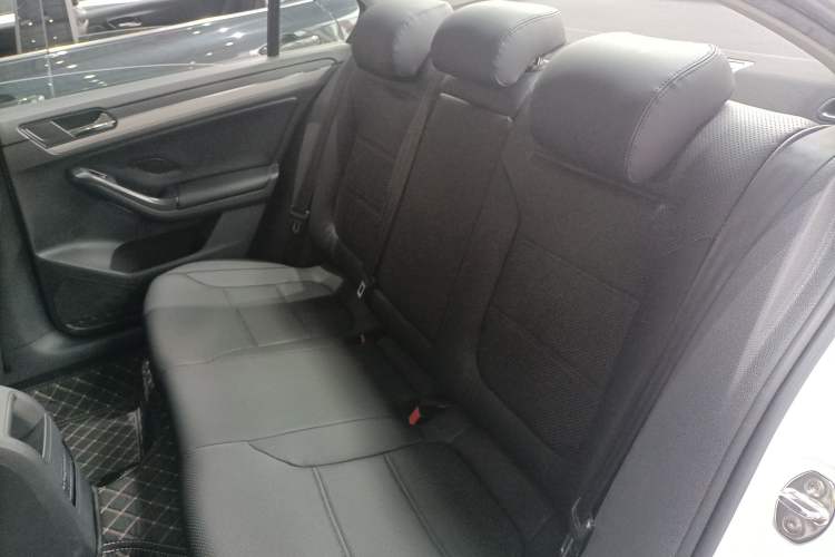 Used Volkswagen Sagitar 2018 1.6L Automatic Fashion Model Left Rear Seat