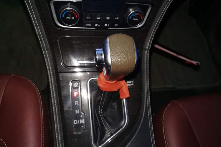 Used Zotye T600 2015 2.0T DCT Prestige Edition Gear Lever