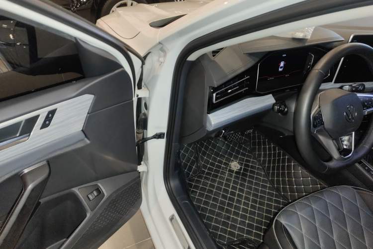 Used Volkswagen Sagitar 2023 300TSI DSG Excellence Edition
