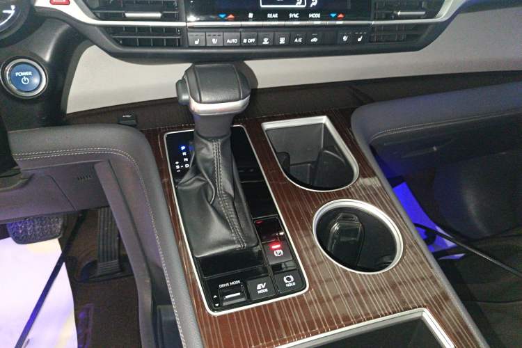 Used Toyota Granvia 2023 2.5L Hybrid Prestige VIP Edition