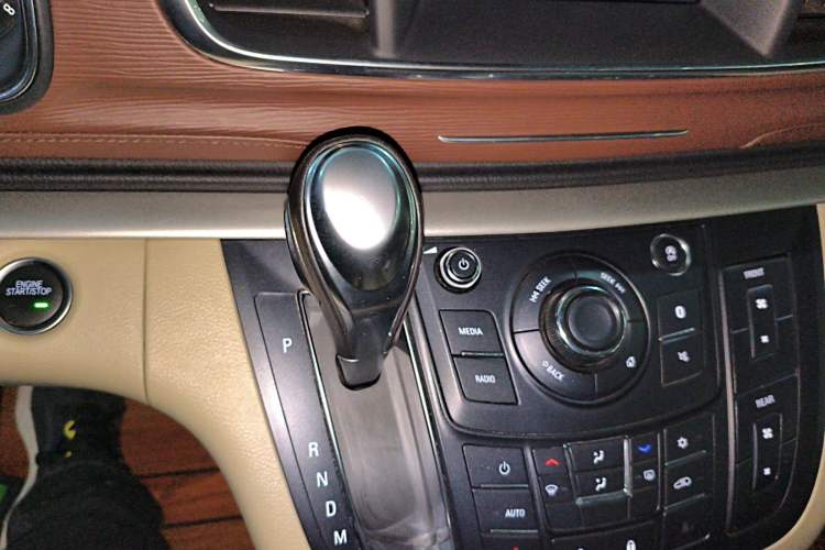 Used Buick GL8 2018 28T Luxury Model China VI Standard
