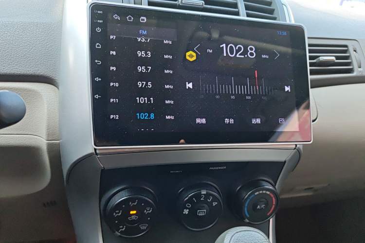 Used Toyota Verso 2014 Starlight 180E CVT Elite Edition Audio And AC Panel