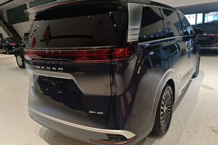 Used Denza D9 2022 DM-i 970 Four-Wheel Drive Flagship Model Rear Right 45 Deg