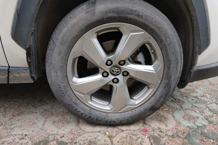 Used Toyota RAV4 2021 Dual-Engine 2.5L E-CVT Two-Wheel Drive Elite Edition Right Front Wheel Hub