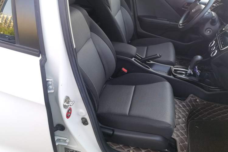 Used Honda Gienia 2017 1.5L CVT Comfort Version Right Front Seat