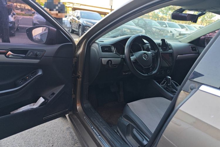 Used Volkswagen Sagitar 2017 180TSI Automatic Luxury Edition