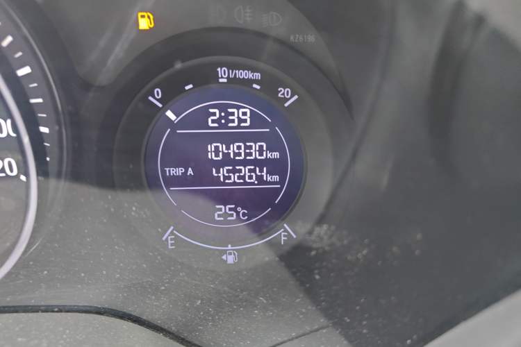 Used Honda Vezel 2017 1.8L CVT Front-Wheel Drive Pioneer Edition Odometer Close Up