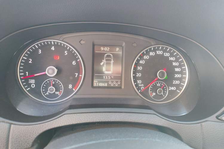 Used Volkswagen Sharan 2013 1.8TSI Comfort Model
