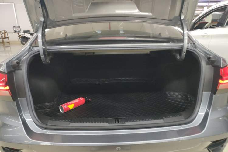 Used Roewe i5 2021 1.5L CVT Diamond Edition Trunk