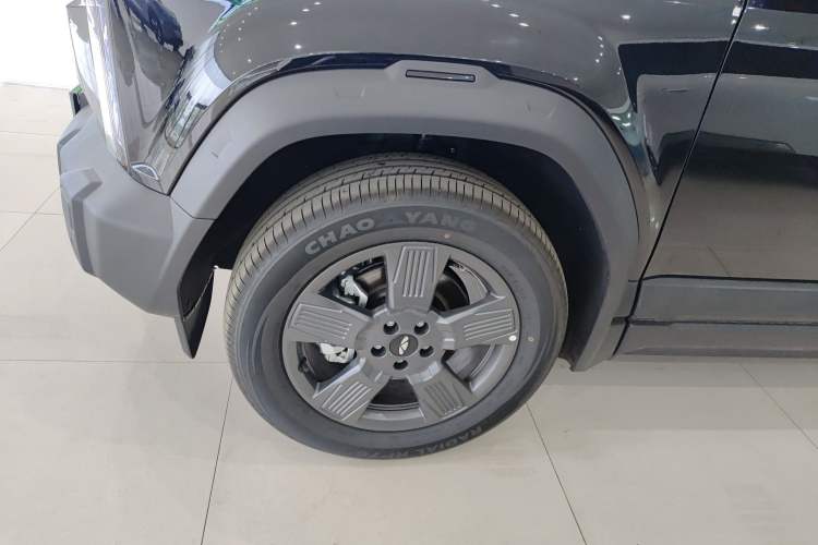 Used Chery Fengyun Fulwin X3 2025 Model 401 Ya Shang Edition Left Front Wheel Hub