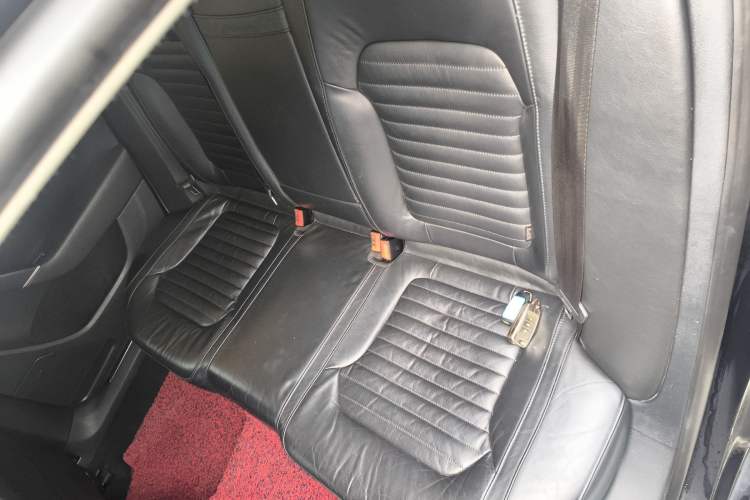 Used Volkswagen Magotan 2013 1.8TSI Luxury Model Left Rear Seat