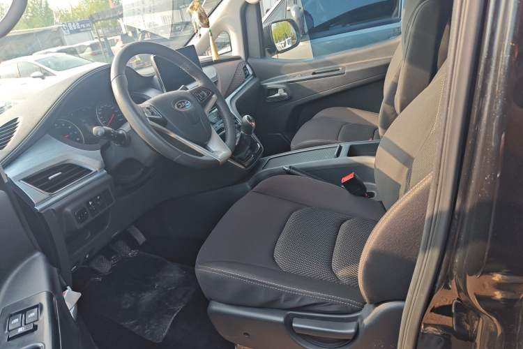 Used JAC Refine M3 2022 PLUS 1.8L 7-seater Standard Model