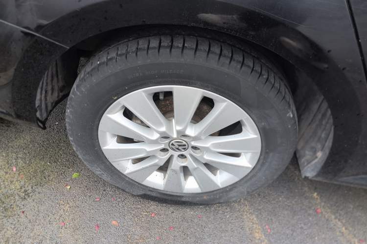 Used Volkswagen Lavida 2013 Restyled Classic 1.6L Manual Comfort Edition Right Rear Wheel Hub