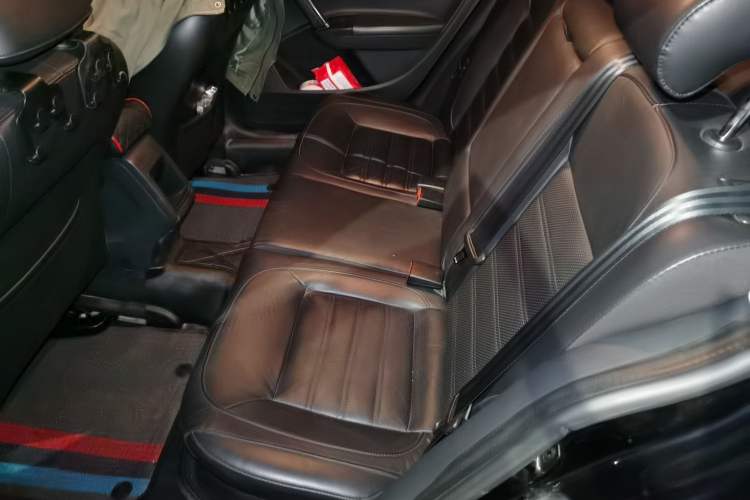 Used Volkswagen Lavida 2013 Revised Version 1.6L Automatic Luxury Edition Left Rear Seat