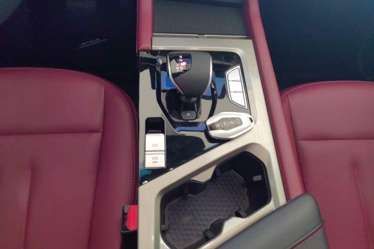 Used JETOUR X70 2024 1.5T DCT Glory PRO 7-Seater