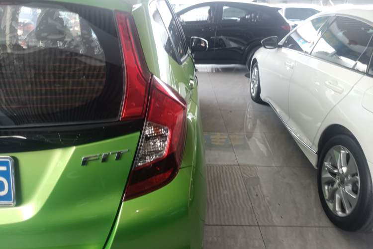 Used Honda Fit 2018 1.5L CVT Comfort Sunroof Version Exterior 3