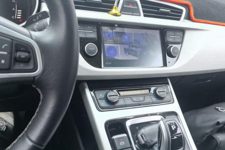 Used Geely Auto Emgrand X7 Sport 2020 1.8TD DCT Two-Wheel Drive Smart Connect 4G-Enabled Version
